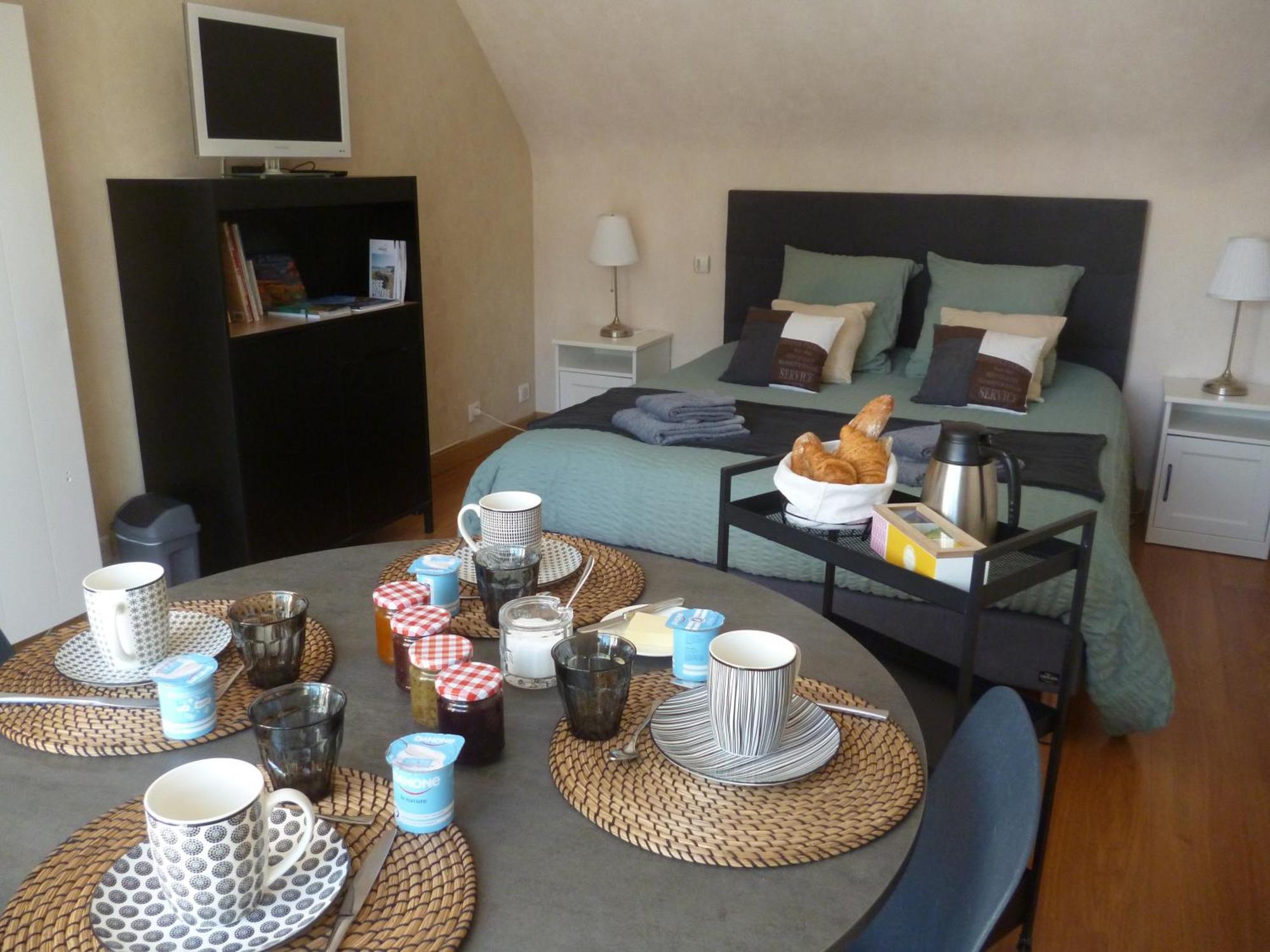 Au Gre Des Marees, 1 Chambre Avec Petit Dejeuner Hanvec Bagian luar foto
